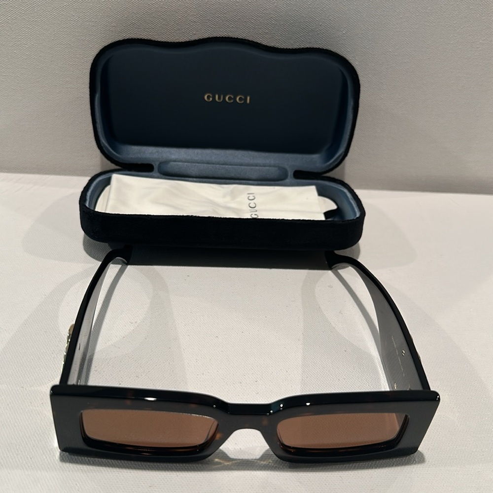 NWT Gucci Square Havana Brown Sunglasses all inclusive with Case and Dustbag.